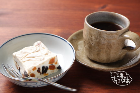 冷たいおやつと熱いコーヒー